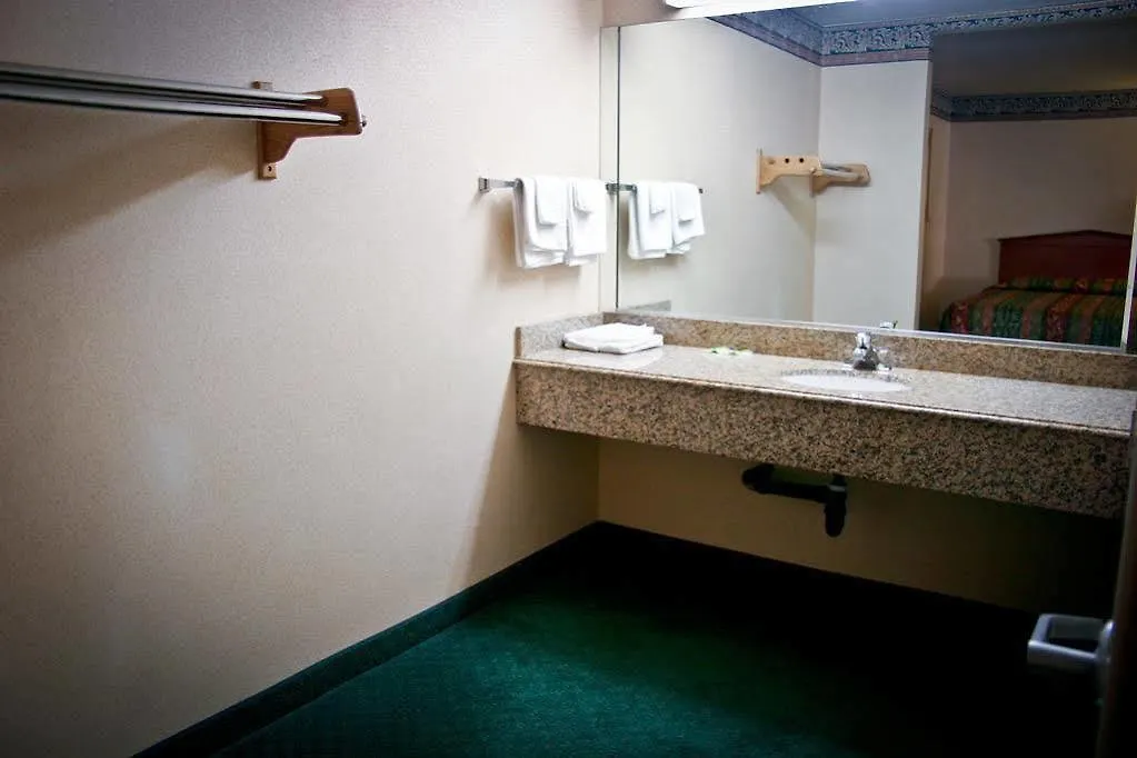 La Mirage Inn Lax Airport West Athens 2*,